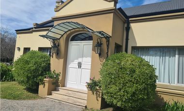 Chacras de Open Door casa en venta lote 3250 m2