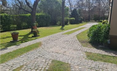 Chacras de Open Door casa en venta lote 3250 m2