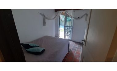 EXCELENTE CHALET A 200 MTS AV. BRANDSEN EN VENTA. PROXIMO A. OESTE