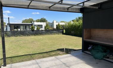 CASA 4 AMB PILAR DEL ESTE SANTA ELENA