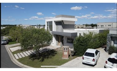 CASA 4 AMB PILAR DEL ESTE SANTA ELENA