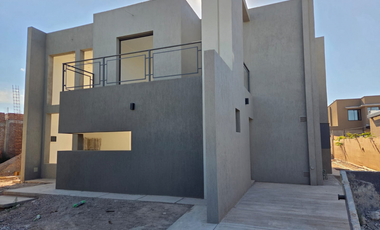 Casa en venta en Barrio Privado Lomas de Russell - Maipú