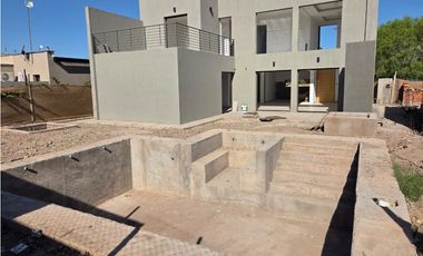 Casa en venta en Barrio Privado Lomas de Russell - Maipú