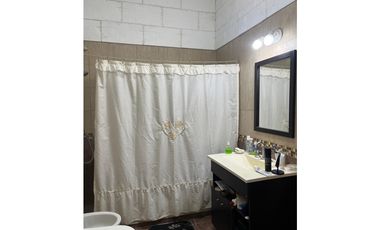 Venta Casa con local, Lujan
