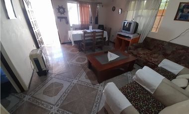 CASA INDIVISA CON LOCAL EN VENTA. VILLA UDAONDO