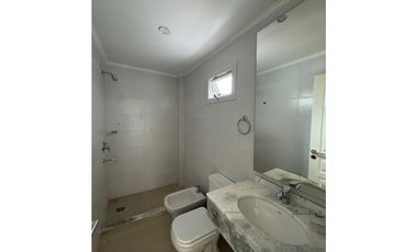 Venta depto 2 dormitorios con cochera .