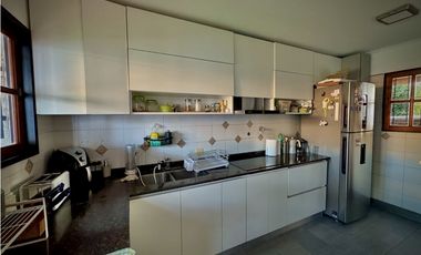 Venta Hermoso chalet en zona Polideportivo