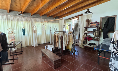 Casa en Venta de Tres Dorm. + Local Sobre Av San Martín - Río Ceballos