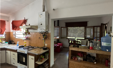 Casa en Venta de Tres Dorm. + Local Sobre Av San Martín - Río Ceballos