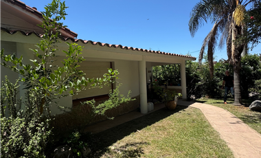 Casa en Venta de Tres Dorm. + Local Sobre Av San Martín - Río Ceballos