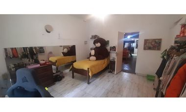 Excelente vivienda c/local. VENTA. Ituzaingo Norte a 50 mts. Av. Ratti