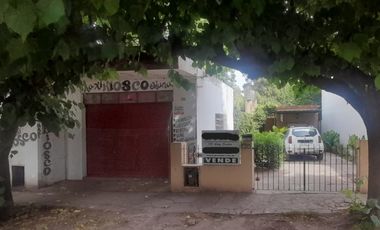 Excelente vivienda c/local. VENTA. Ituzaingo Norte a 50 mts. Av. Ratti