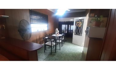 Excelente vivienda c/local. VENTA. Ituzaingo Norte a 50 mts. Av. Ratti