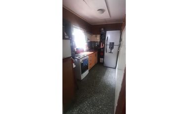 Excelente vivienda c/local. VENTA. Ituzaingo Norte a 50 mts. Av. Ratti