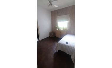 Excelente vivienda c/local. VENTA. Ituzaingo Norte a 50 mts. Av. Ratti