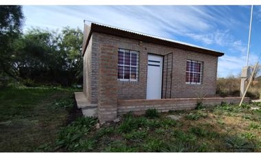 Alquiler casa un dormitorio. Amplio terreno.