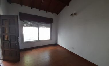 EXCELENTE CHALET SOBRE AMPLIO LOTE