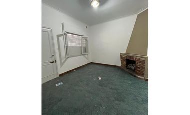 IMPECABLE CASA en PH EN ALQUILER CASTELAR SUR. TODOS LOS SERVICIOS