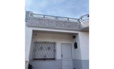 IMPECABLE CASA en PH EN ALQUILER CASTELAR SUR. TODOS LOS SERVICIOS