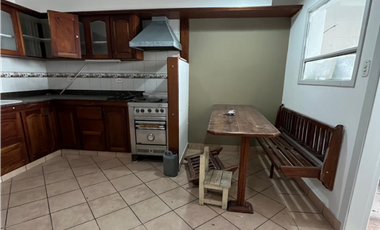 IMPECABLE CASA en PH EN ALQUILER CASTELAR SUR. TODOS LOS SERVICIOS