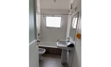 IMPECABLE CASA en PH EN ALQUILER CASTELAR SUR. TODOS LOS SERVICIOS