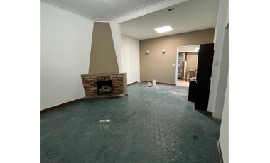 IMPECABLE CASA en PH EN ALQUILER CASTELAR SUR. TODOS LOS SERVICIOS