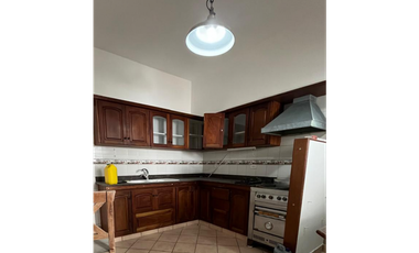 IMPECABLE CASA en PH EN ALQUILER CASTELAR SUR. TODOS LOS SERVICIOS