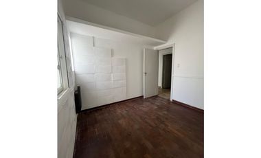 IMPECABLE CASA en PH EN ALQUILER CASTELAR SUR. TODOS LOS SERVICIOS