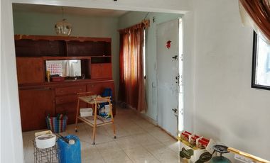 Se vende casa sobre calle España 2582, Puerto MADRYN USD 48.000