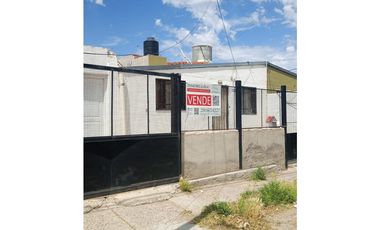 Se vende casa sobre calle España 2582, Puerto MADRYN USD 48.000