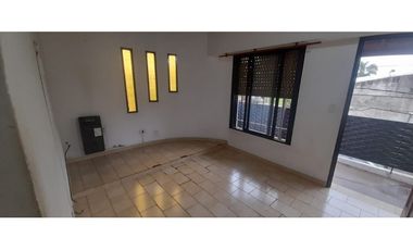 AMPLIO DEPARTAMENTO EN ALQUILER. EXCELENTE UBICACION