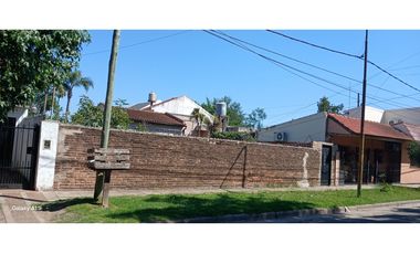 LOCAL CON TERRENO