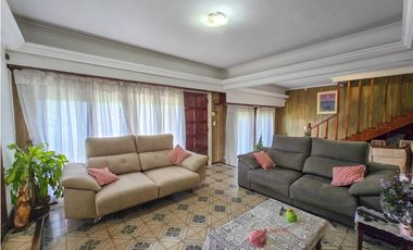 Chalet 5 amb. c/garage, quincho, patio y terraza - Colinas de P. Ramos