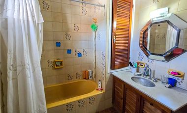 Chalet 5 amb. c/garage, quincho, patio y terraza - Colinas de P. Ramos
