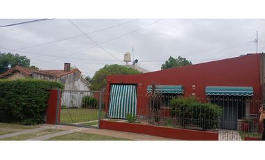 CASA 3 AMBIENTES SOBRE DOS LOTES