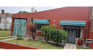 CASA 3 AMBIENTES SOBRE DOS LOTES