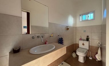 CASA 4 AMBIENTES EN VENTA SANTOS LUGARES TERRAZA