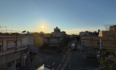 CASA 4 AMBIENTES EN VENTA SANTOS LUGARES TERRAZA