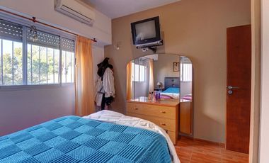 CASA 4 AMBIENTES EN VENTA SANTOS LUGARES TERRAZA