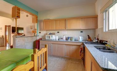 CASA 4 AMBIENTES EN VENTA SANTOS LUGARES TERRAZA