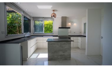 Casa en Venta en Los Juncos, Luján