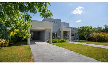 Casa en Venta en Los Juncos, Luján