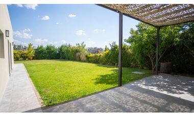 Casa en Venta en Los Juncos, Luján