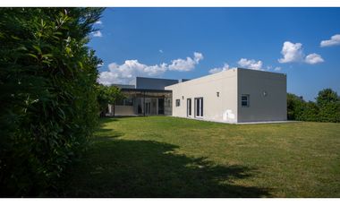Casa en Venta en Los Juncos, Luján