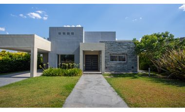 Casa en Venta en Los Juncos, Luján