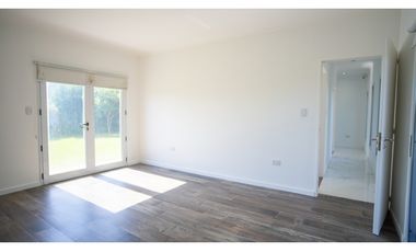 Casa en Venta en Los Juncos, Luján
