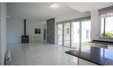Casa en Venta en Los Juncos, Luján