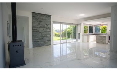 Casa en Venta en Los Juncos, Luján