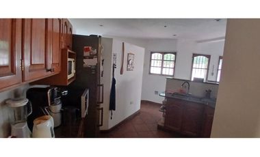 CASA 4 AMBIENTES CON PISCINA