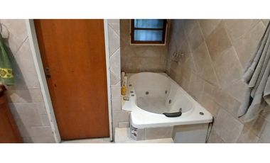 CASA 4 AMBIENTES CON PISCINA